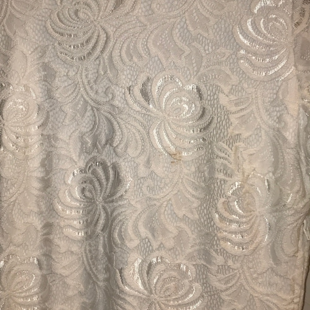 **Host Pick**💖 Gorgeous Lace Dress w/Pearl Detail - Picture 8 of 8